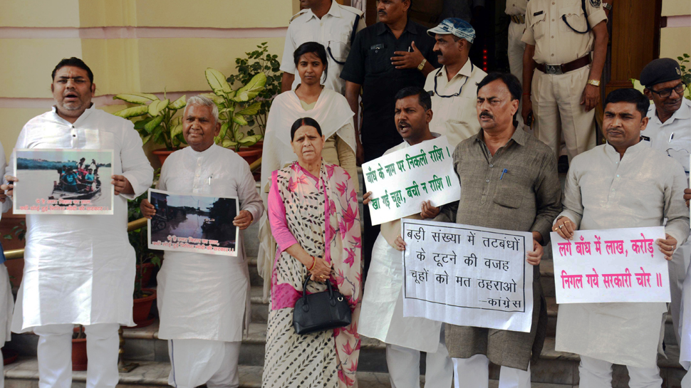 बिहार बाढ़ : सरकार पर विपक्ष हमलावर, राबड़ी देवी ने CM नीतीश को दी यह सलाह