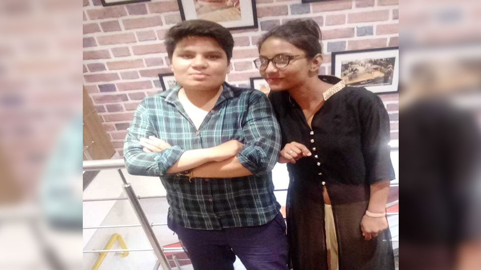 सहेलियों को आपस में हुआ प्यार, एक-दूसरे को मानने लगीं पति-पत्नी, फिर...