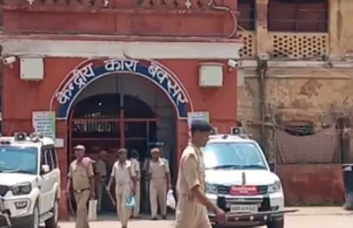 बक्सर: जेल में छापेमारी में मिले गांजा और नकद पैसे, कई सिम कार्ड भी बरामद