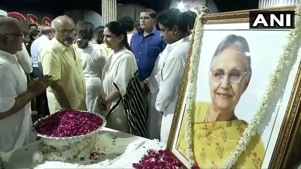 पंचतत्व में विलीन हुईं शीला दीक्षित, नम आंखों से हजारों लोगों ने दी विदाई