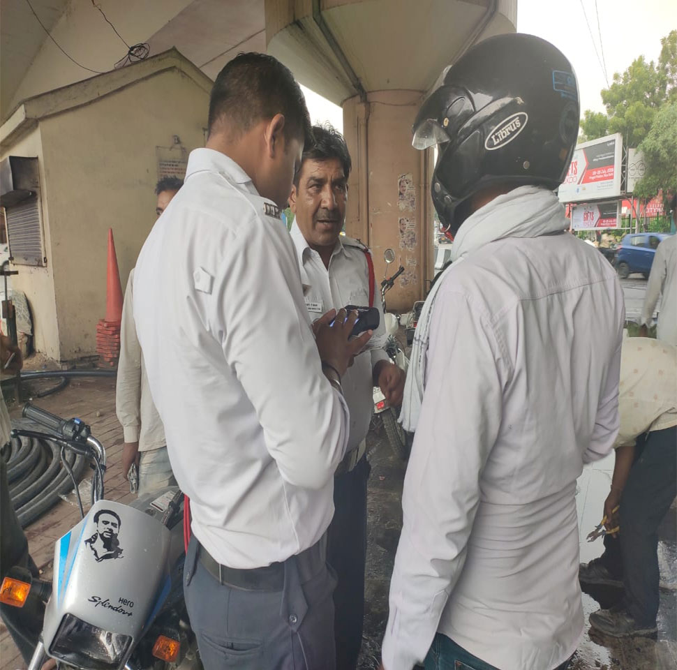 अब तक काटे गए 100 से ज्यादा चालान More than 100 invoices cut till now