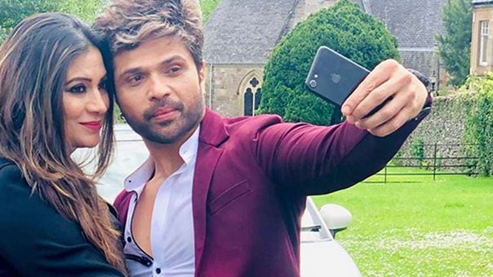 इस एक्ट्रेस के लिए हिमेश ने तोड़ दी थी 22 साल पुरानी शादी, सेम बिल्डिंग में रहती हैं पहली पत्नी