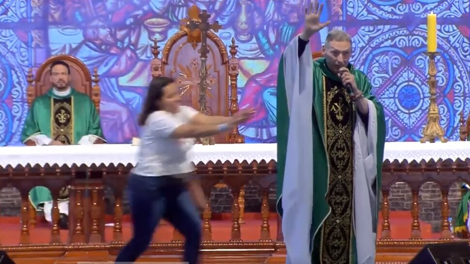 VIDEO: Pope commented on a healthy woman from the stage, only when the attack happened on them VIDEO: Pope commented on a healthy woman from the stage, only when the attack happened on them