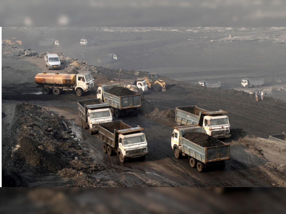 एमसीएल की एक कोयला खदान में भूस्खलन से चार मजदूरों के खदान में फंसे होने की आशंका जताई जा रही है. (फोटो- Reuters)