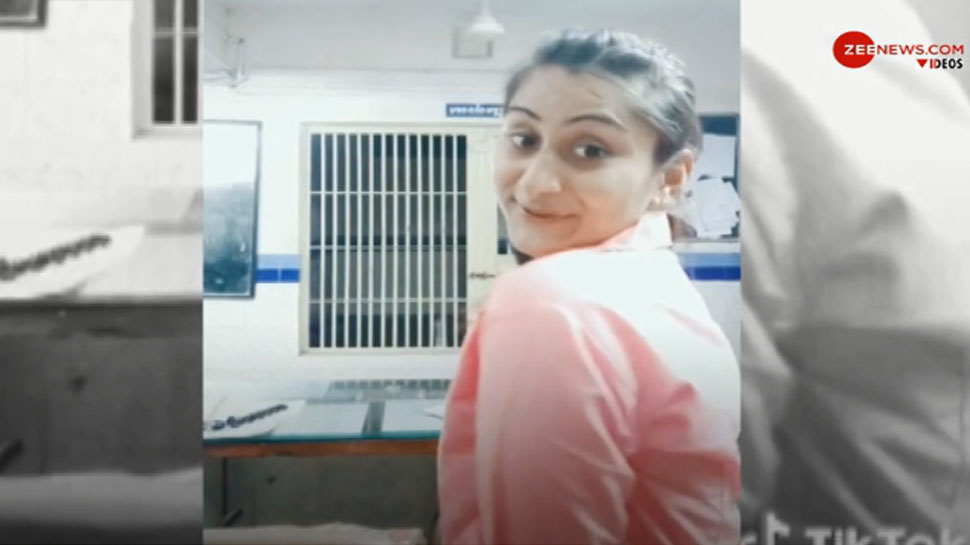 Tik Tok Video: थाने में महिला पुलिसकर्मी ने ऑन ड्यूटी लगाए ठुमके, हुई सस्पेंड 