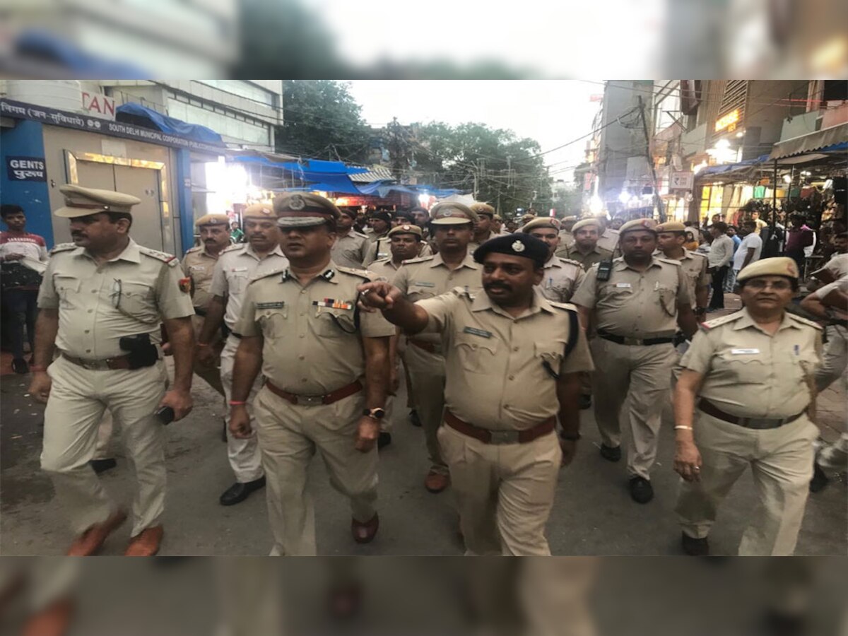 दिल्ली: स्वतंत्रता दिवस पर आतंकी खतरा, बाजारों में पुलिस फोर्स तैनात, ड्रोन से रखी जाएगी नजर 