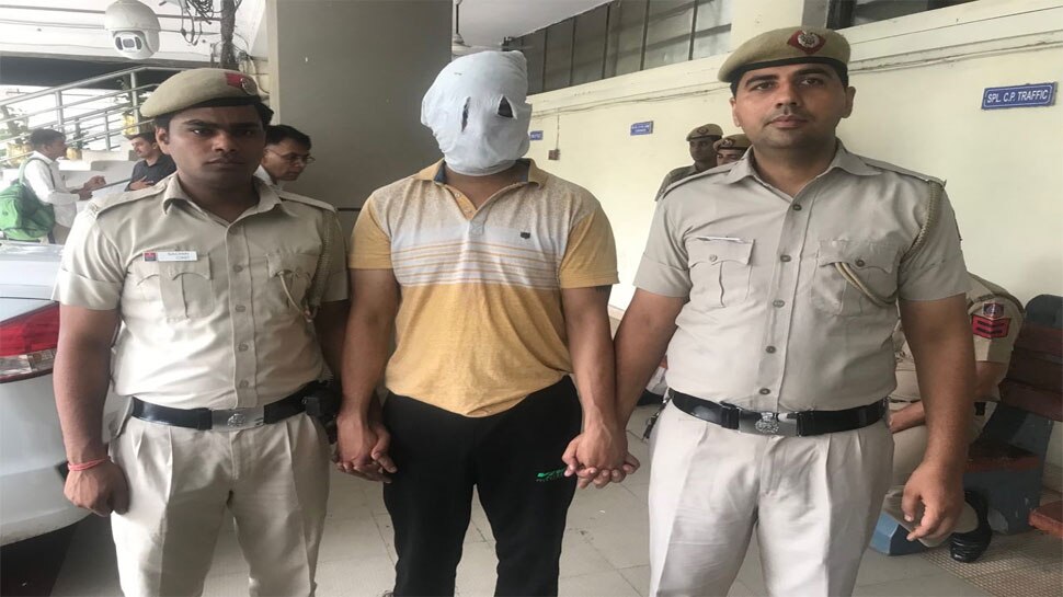 दिल्ली: जिम मालिक को गोली मारने के आरोप में जिम ट्रेनर गिरफ्तार, नौकरी से निकाले जाने से था खफा दिल्ली: जिम मालिक को गोली मारने के आरोप में जिम ट्रेनर गिरफ्तार, नौकरी से निकाले जाने से था खफा