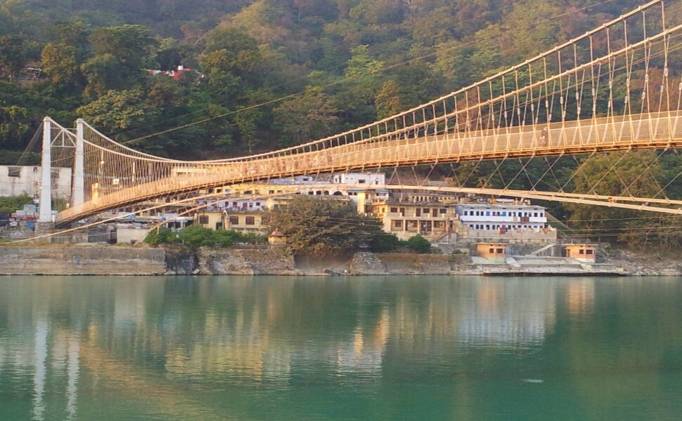लक्ष्मण झूला और राम झूला दोनों ही पुल संकट में आ गए हैं Laxman Jhula bridge and Ram Jhula bridge are both in crisis