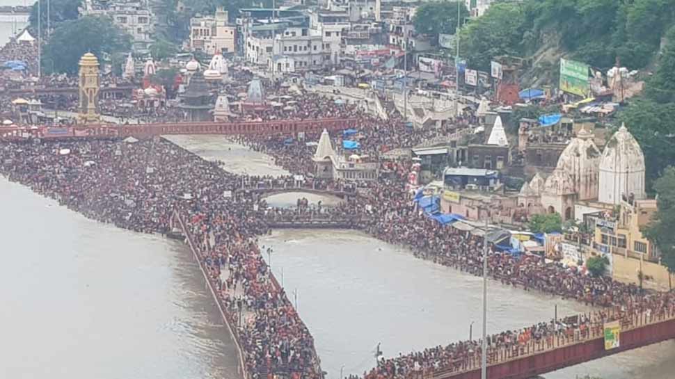 शिवरात्रि के दिन अर्पित होता है जल Water is offered on Shivratri