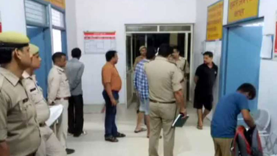 हापुड़: दूध से बनी ठंडाई पीने से एक ही मोहल्ले के 11 बच्चे हुए बीमार हापुड़: दूध से बनी ठंडाई पीने से एक ही मोहल्ले के 11 बच्चे हुए बीमार