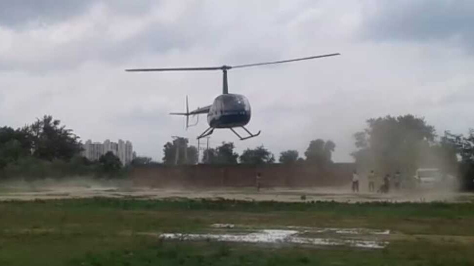 गांव के ऊपर हेलीकॉप्टर से लगाए चक्कर forth grade employee in helicopter