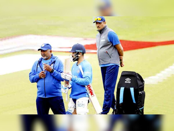 टीम इंडिया के कप्तान विराट कोहली प्रैक्टिस सेशन के दौरान. (फोटो: ANI) 