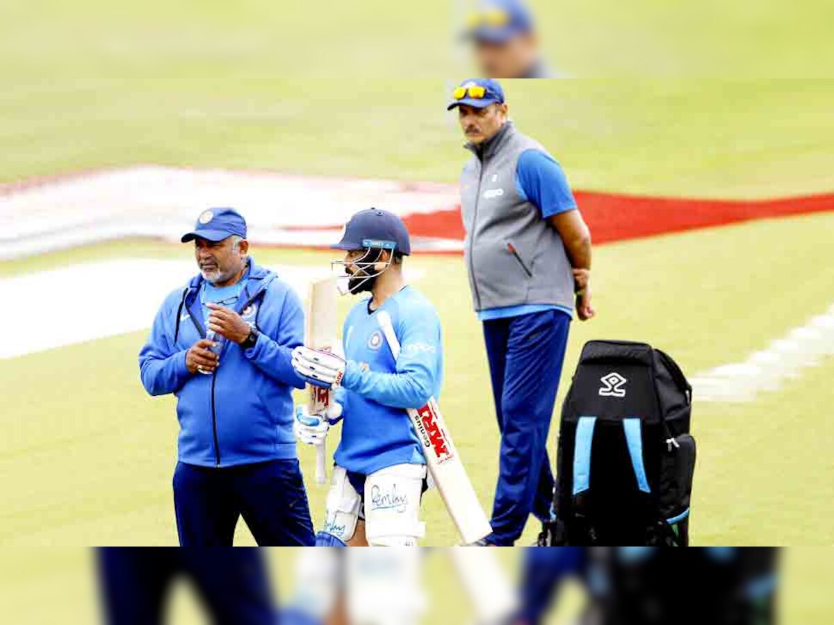 टीम इंडिया के कप्तान विराट कोहली प्रैक्टिस सेशन के दौरान. (फोटो: ANI) 
