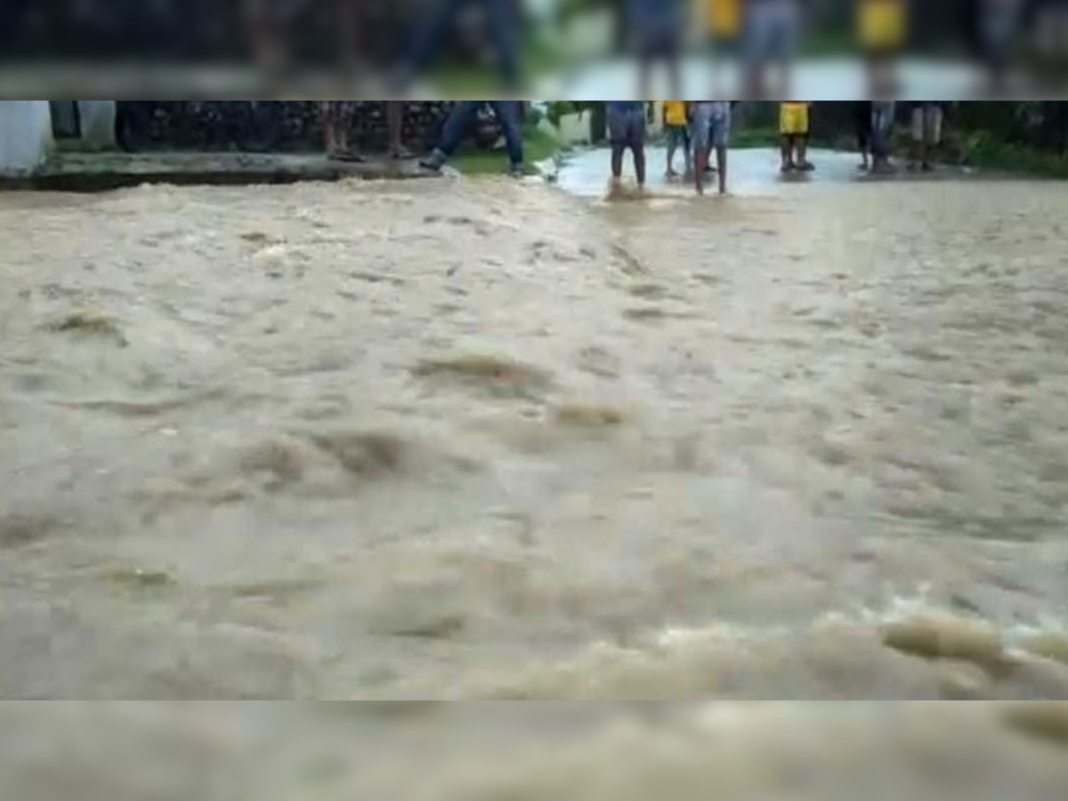 कुछ स्कूलों में भी बारिश का पानी भर चुका है जिसके चलते स्कूलों की छुट्टी कर दी गई है. (फाइल फोटो)