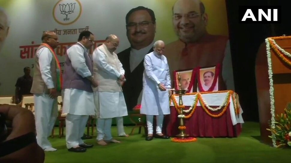 पीएम मोदी ने जलाया दीप PM Modi lights up