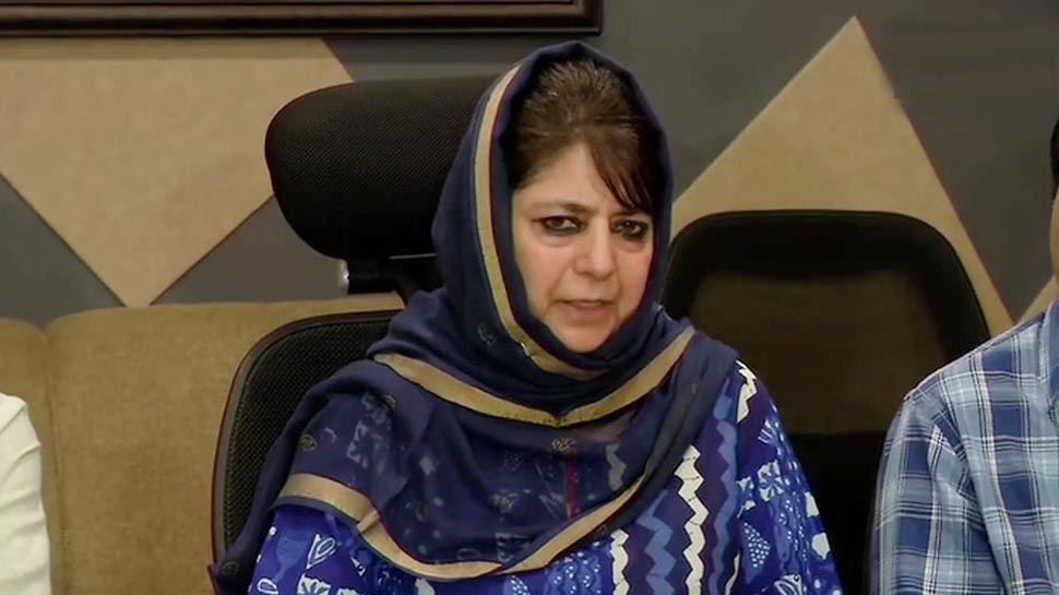 महबूबा मुफ्ती ने अपने बयान में कहा कि अगर घाटी में सब कुछ सही है तो, यह एडवायजरी क्यों जारी की गई. (फोटो:ANI) महबूबा मुफ्ती ने अपने बयान में कहा कि अगर घाटी में सब कुछ सही है तो, यह एडवायजरी क्यों जारी की गई. (फोटो:ANI)