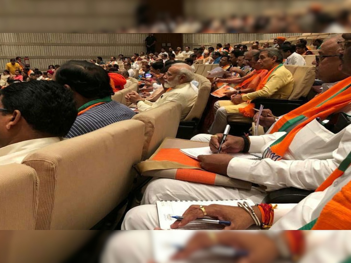 LIVE : गृहमंत्री अमित शाह की संसद में हाई लेवल मीटिंग जारी, NSA डोभाल, IB चीफ भी मौजूद