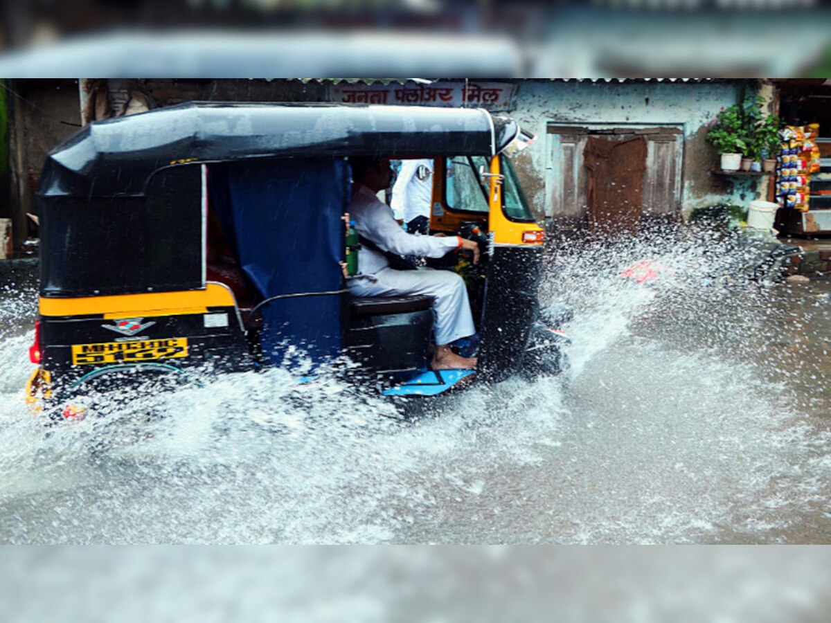 महाराष्ट्र: बाढ़ में फंसे जू गांव के लोगों ने की एयरलिफ्ट की मांग