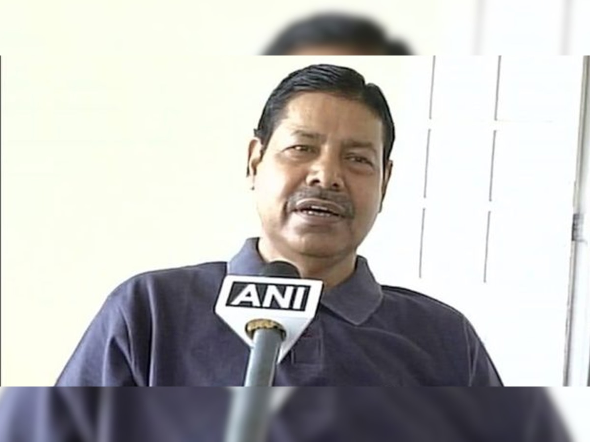भाई बीरेंद्र ने कहा है कि पूरे कश्मीर में आपातकाल की स्थिति पैदा कर दी गई है.