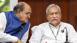 धारा 370 पर बीजेपी-जेडीयू में तनातनी, नीतीश की पार्टी बोली-आज इतिहास का काला दिन