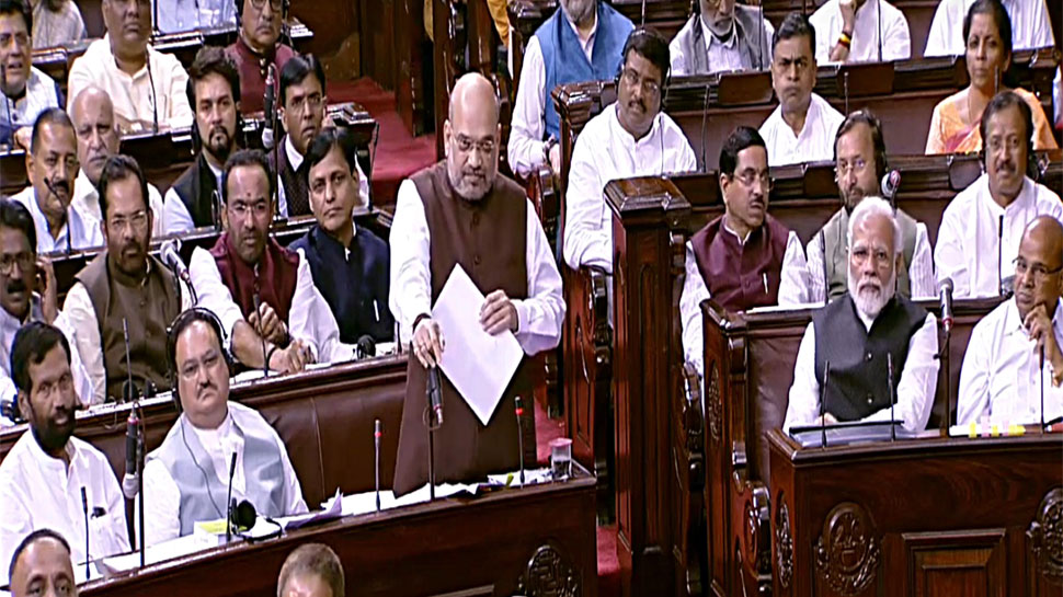 गृह मंत्री अमित शाह ने इस विधेयक को राज्यसभा में पेश किया. Jammu and Kashmir, article 370, Article 370 scrapped, Jammu Kashmir