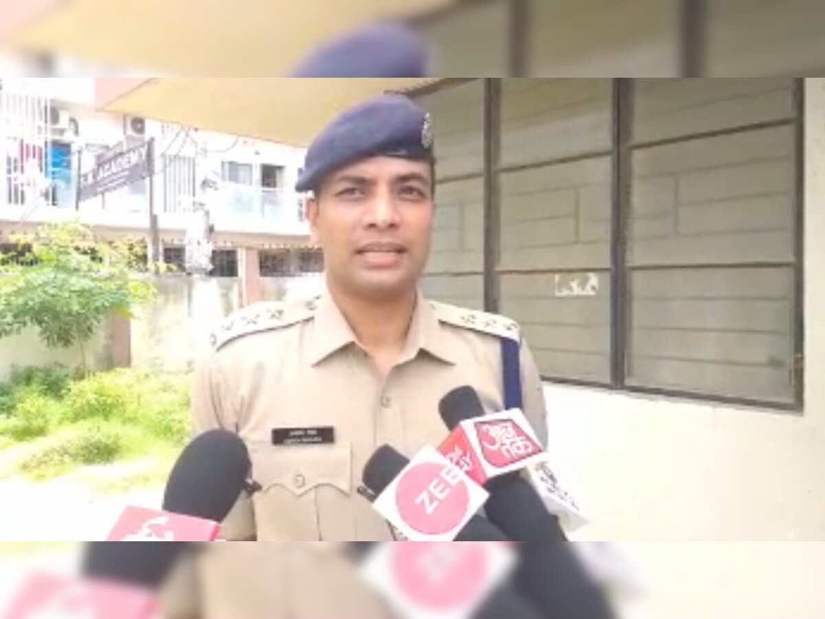 पुलिस ने कुल 32 लोगों को गिरफ्तार किया है. 