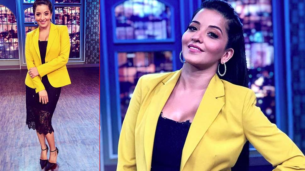 मोनालिसा ने ब्लैक कलर की लेस ड्रेस पहनी sapna chaudhary and monalisa in yellow coat
