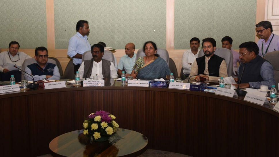 ऑटो सेक्टर के लोगों के साथ वित्त मंत्री की बैठक, पवन गोयनका ने कहा- जॉब खतरा बढ़ा