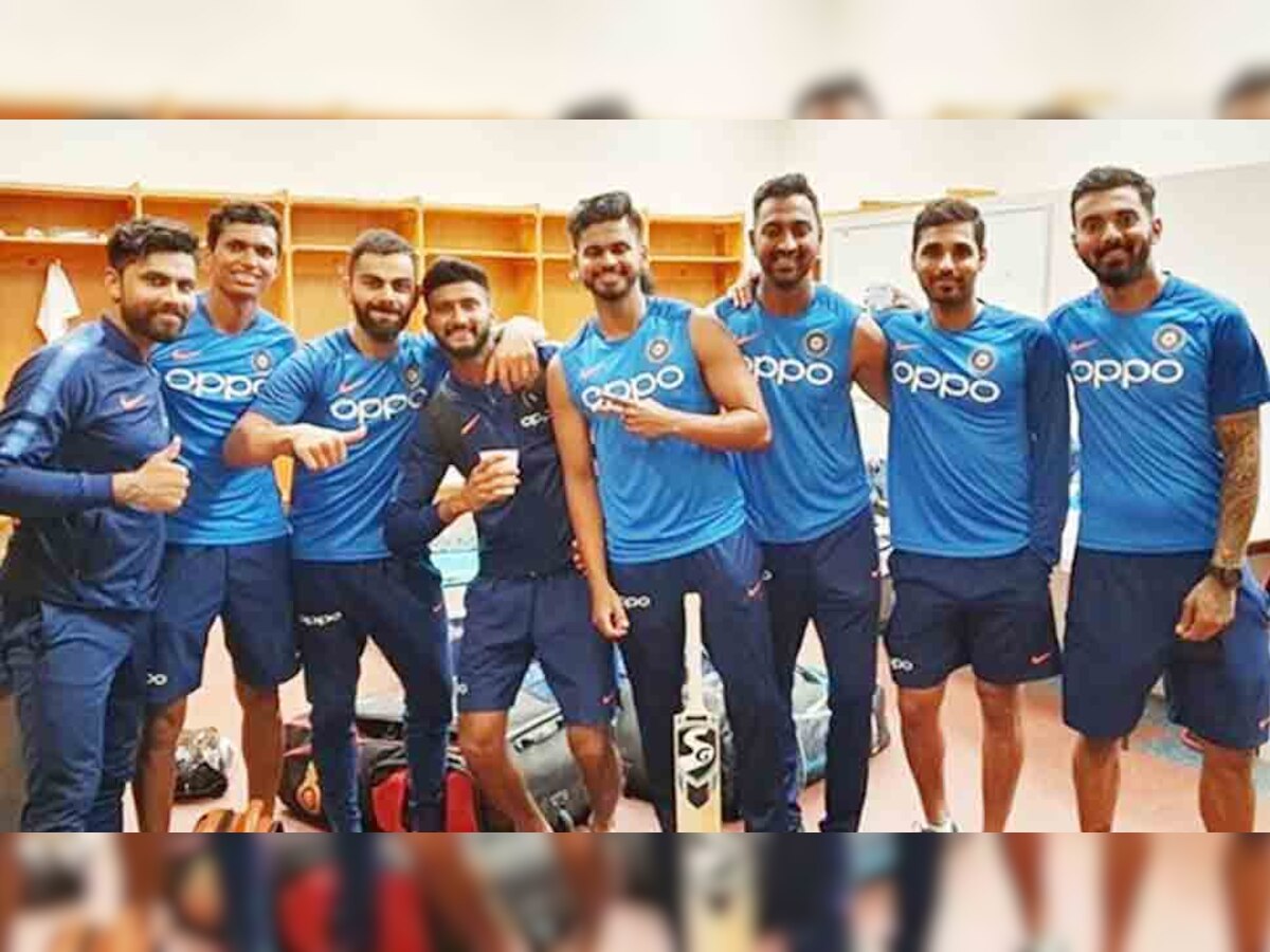 विराट कोहली ने साथी खिलाड़ियों के साथ यह तस्वीर अपने इंस्टाग्राम अकाउंट पर पोस्ट की थी. (फोटो: IANS) 