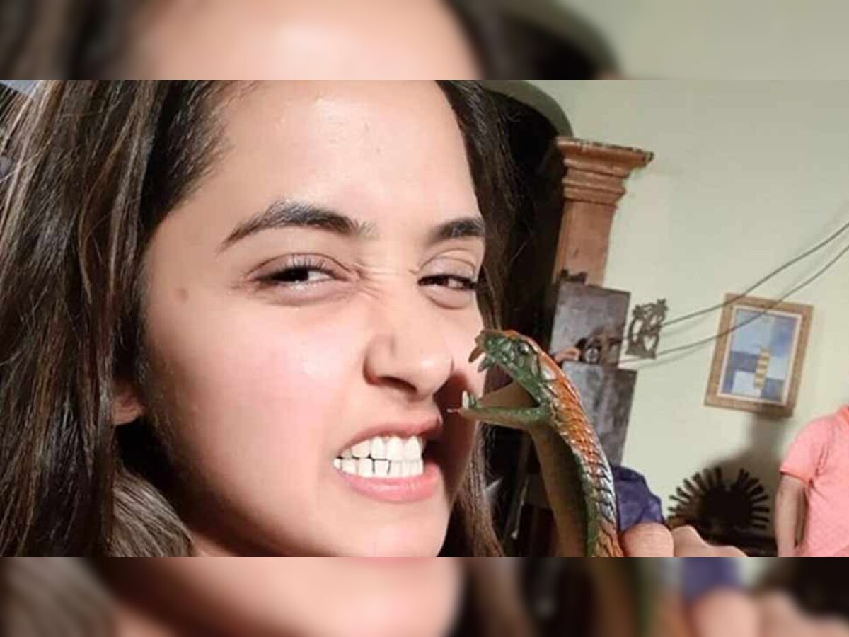भोजपुरी एक्ट्रेस काजल राघवानी की इस तस्वीर ने मचाया तहलका, सांप के साथ PHOTO VIRAL
