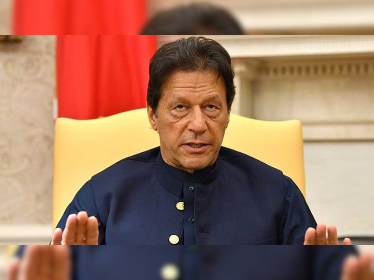 पाकिस्तान के प्रधानमंत्री इमरान खान जम्मू कश्मीर को लेकर ताबड़तोड़ बैठकें कर रहे हैं.