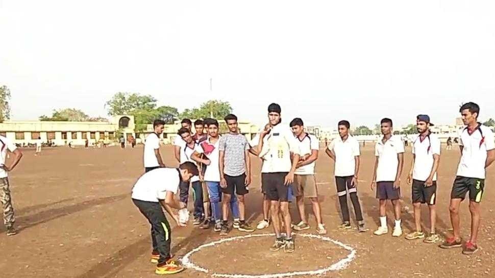सुंदरलाल भंवर 6 साल से निशुल्क फिटनेस शिविर चला रहे हैं Sunderlal Bhanwar has been running a free fitness camp for 6 years