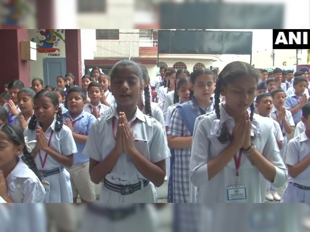 जम्‍मू के सभी जिलों के स्‍कूल शनिवार को खोल दिए गए. फोटो ANI 
