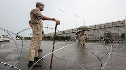 जम्मू-कश्मीर में प्रतिबंधों में ढील, लेकिन सुरक्षा इंतजाम के बीच मनाई जाएगी ईद