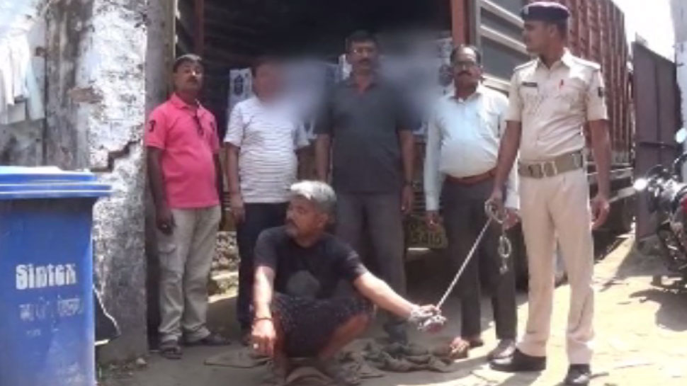 बिहारः मोटर पार्ट्स कंटेनर में भरा था शराब, उत्पाद विभाग ने पकड़ा बिहारः मोटर पार्ट्स कंटेनर में भरा था शराब, उत्पाद विभाग ने पकड़ा