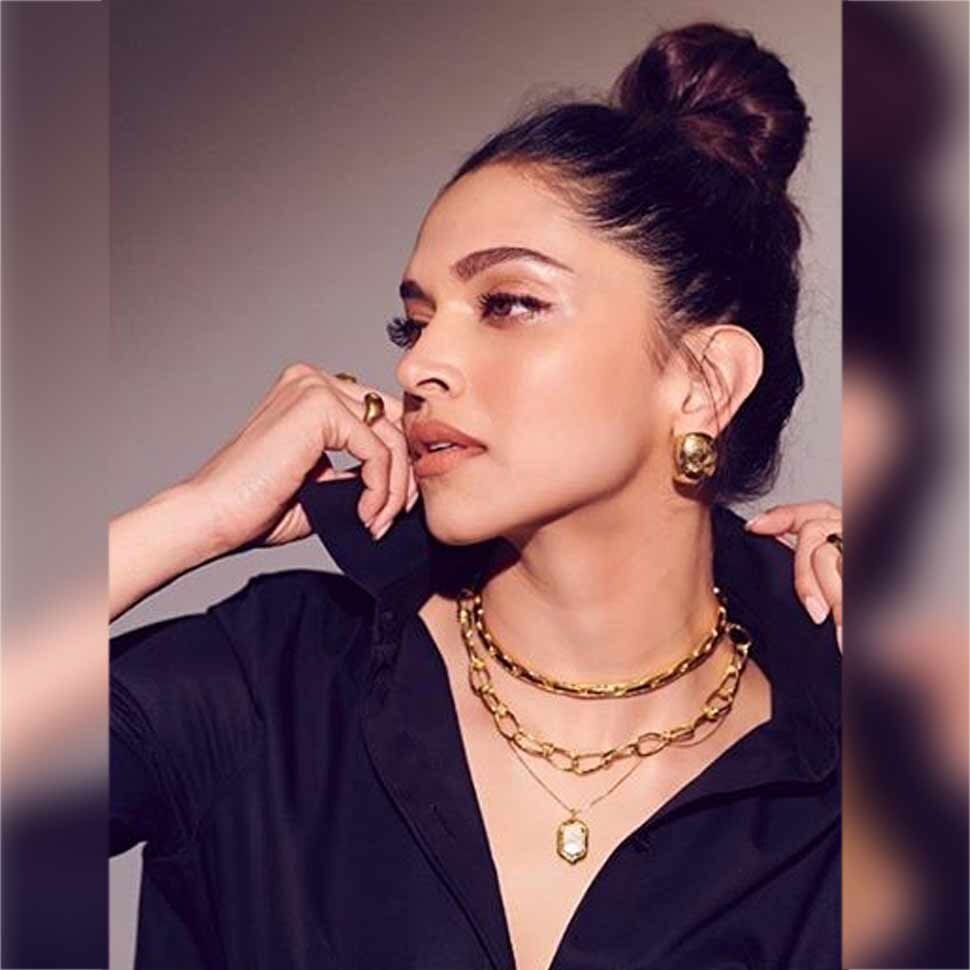 दीपिका हैं एक्टिव Deepika Padukone and Priyanka Chopra