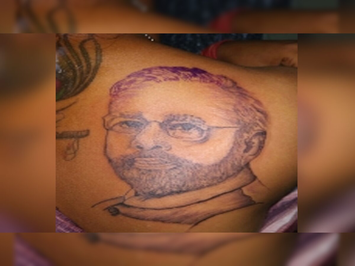रांची में पीएम मोदी के फैन ने बनवाई टैटू. (फोटो साभारः IANS)