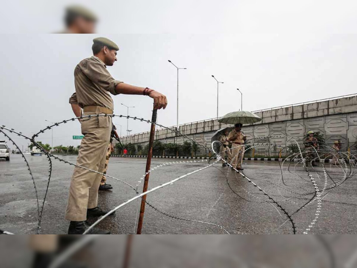 मोर्चा ने 370 हटाने का विरोध करने वाली विपक्षी पार्टियों को आड़े हाथ लिया. 