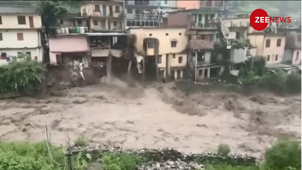 VIDEO: चमोली में पानी का तांडव, देखते-देखते यूं धराशाई हो गई तीन मंजिला इमारत