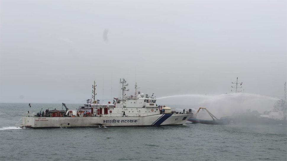 जोरदार विस्फोट. Indian Coast Guard