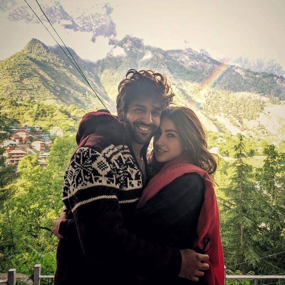 दोनों का किसिंग सीन हुआ था वायरल Sara Ali Khan's birthday