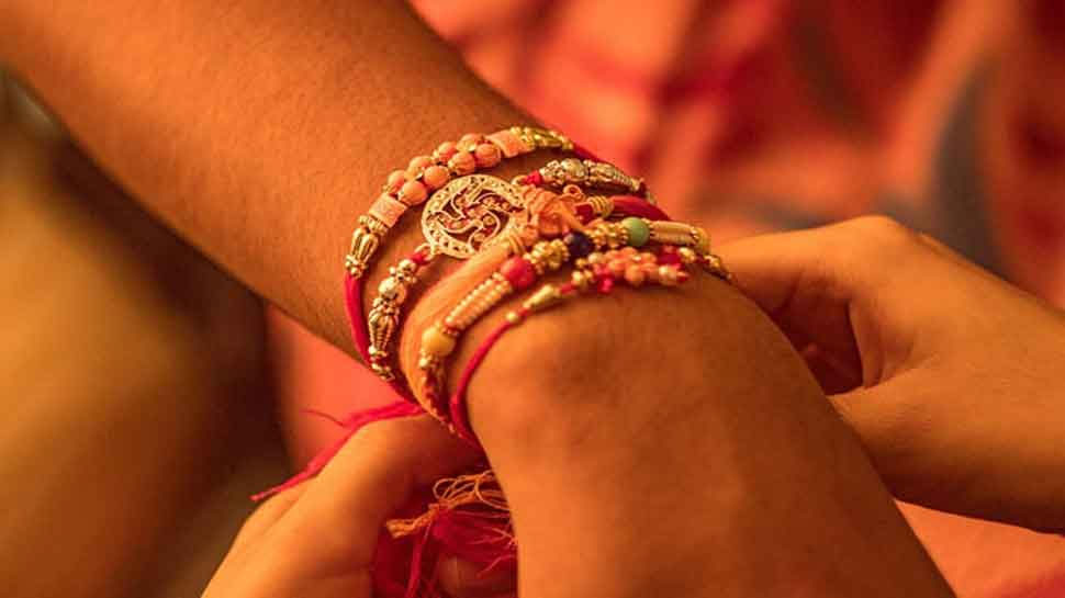 इस रक्षाबंधन बहन को करें खुश, दें ये बेहतरीन गिफ्ट्स इस रक्षाबंधन बहन को करें खुश, दें ये बेहतरीन गिफ्ट्स