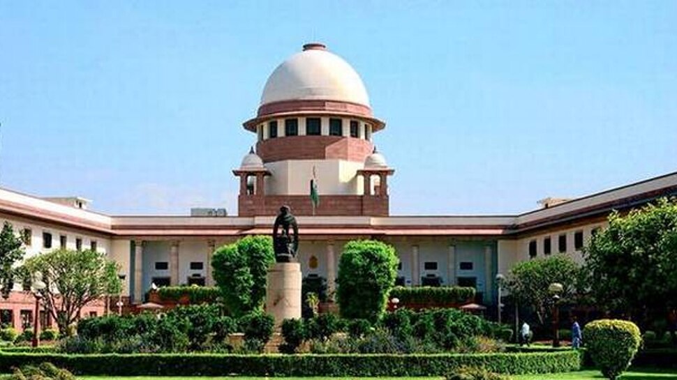 जम्मू-कश्मीर में लगे प्रतिबंध फिलहाल हटाने से SC का इनकार, कहा- मामला संवेदनशील है...