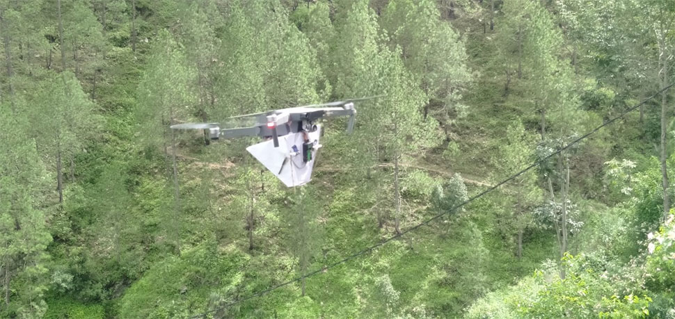 ड्रोन की वेटलिफ्टिंग क्षमता 700 ग्राम है Drone, plantation, Uttrakhand