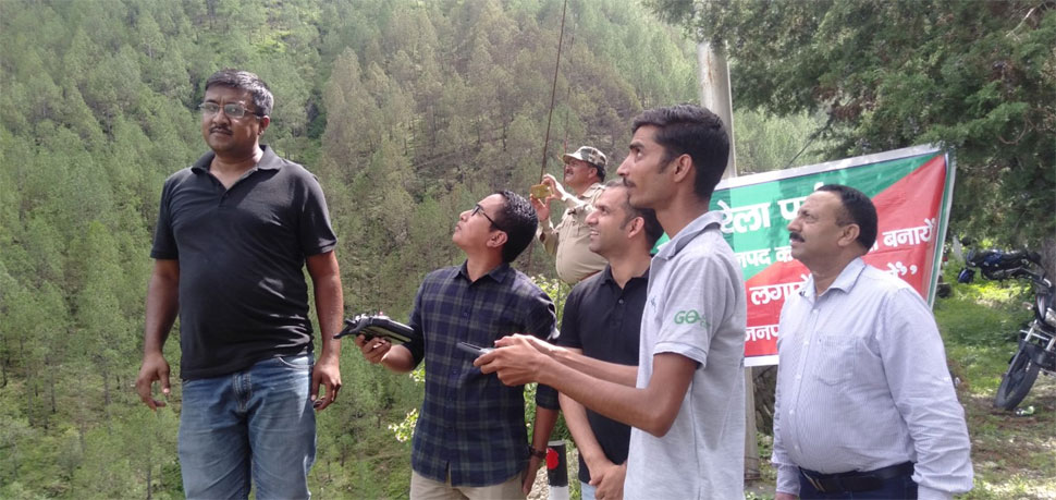 ड्रोन से पीपल और पदम के बीज जमीन पर फेंके गए Drone, plantation, Uttrakhand