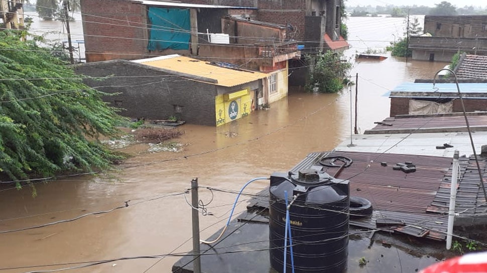 महाराष्ट्रः बाढ़ पीड़ितों की मदद करेगा शिरडी साईंबाबा ट्रस्ट, 10 करोड़ की सहायता राशि का किया ऐलान