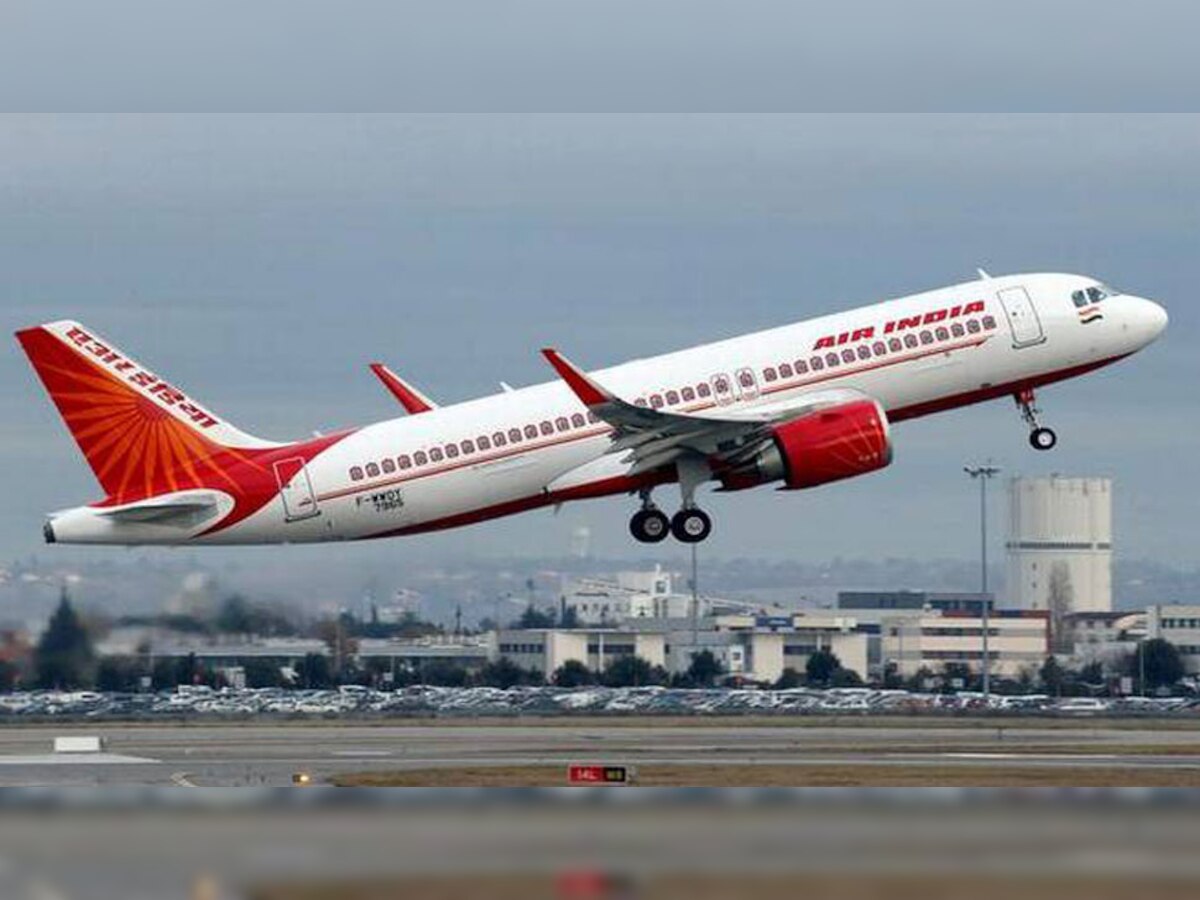 मुंबई से गोवा आ रही एयर इंडिया की फ्लाइट डाबोलिम रनवे पर पहले प्रयास में लैंडिंग नहीं कर पाई. (फाइल फोटो)