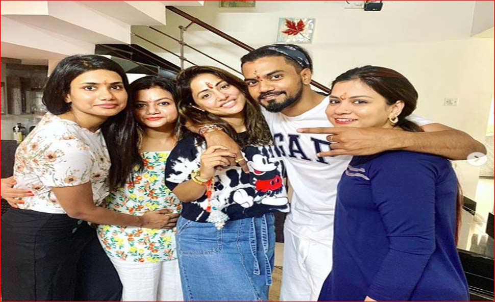 हिना ने भी अपने बॉयफ्रेंड और उसकी बहनों के साथ Deepika Singh posted pictures of pre Raksha Bandhan