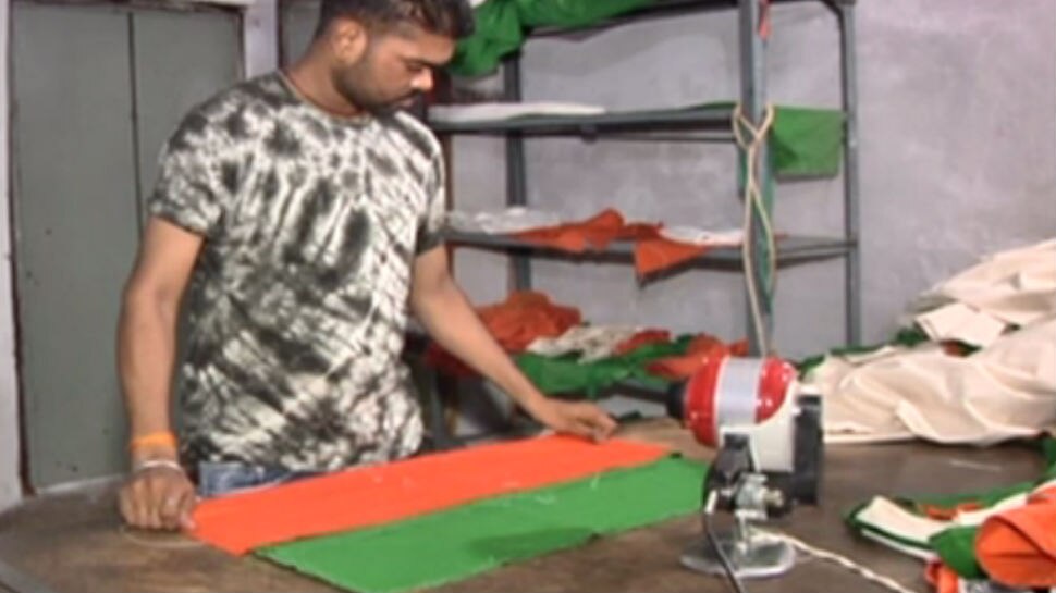 पूरे देश में ग्वालियर का नाम रोशन Flag stitched in Gwalior and being hosted at many cities