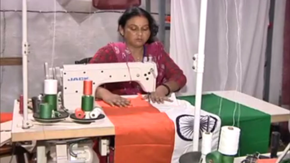 धागा भी होता है केंद्र में तैयार Flag stitched in Gwalior and being hosted at many cities